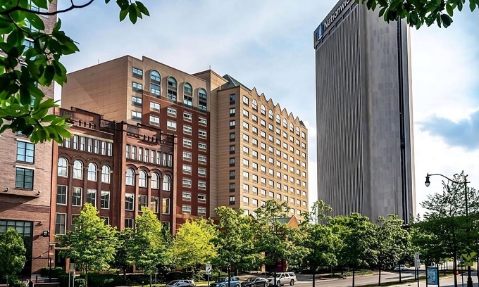 Downtown Columbus Complejo | Best Value, Quality Stay! Pets are Welcome, Close to Victorian Village