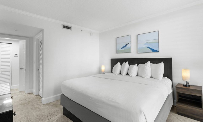 Coconut Grove Hotel | Best Value, Quality Stay! 4 Comfortable Units, Kitchen, Onsite Pool