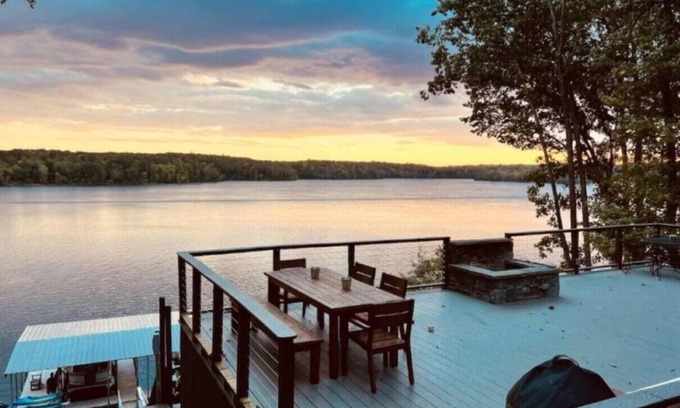 Winchester Apartamento | Best Views on Lake, TIki Hut, Boat Rental + More