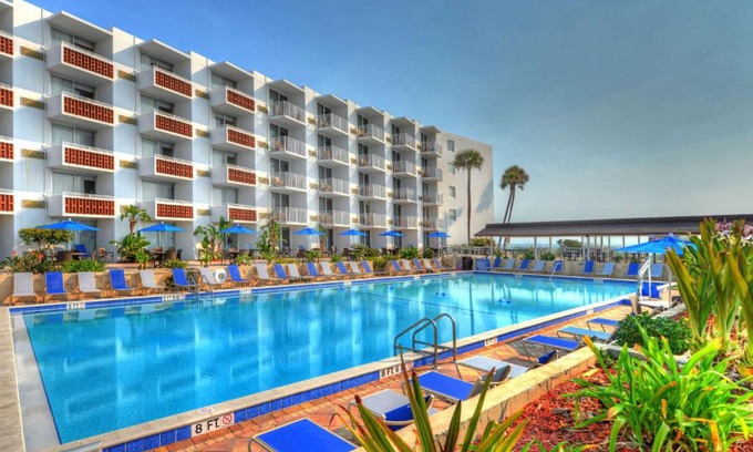 Daytona Beach Shores Hotel | Best Western Aku Tiki Inn