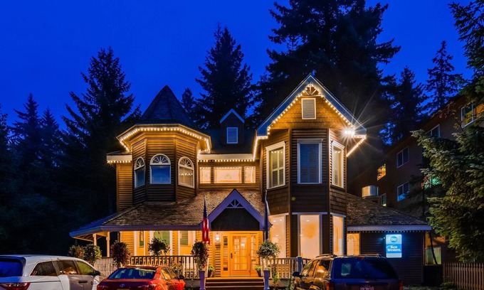 Mendenhall Valley Hotel | Best Western Grandma's Feather Bed