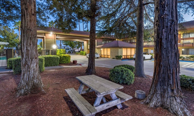 Turlock Hotel | Best Western Orchard Inn