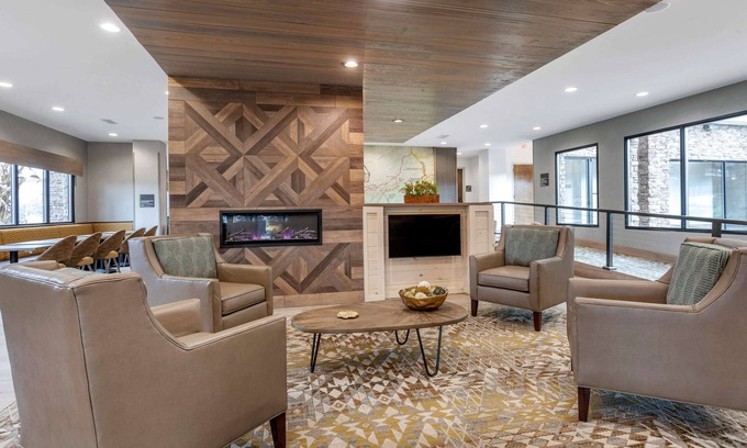 Pigeon Forge Hotel | Best Western Plus Apple Valley Lodge Pigeon Forge