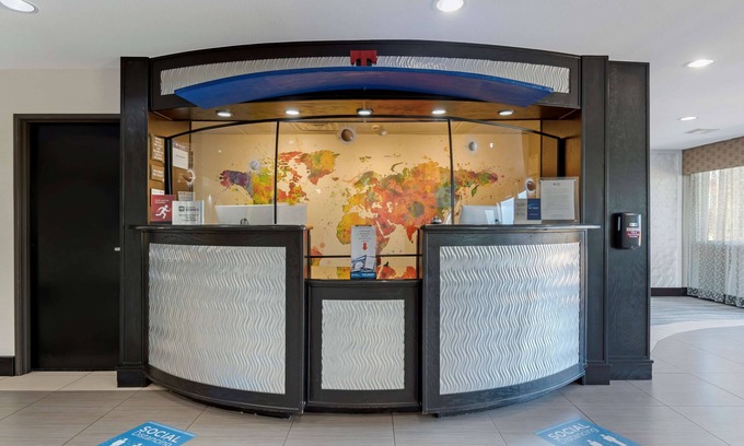 Grand Prairie Hotel | Best Western Plus Arlington North Hotel & Suites