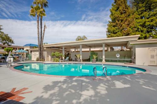 Paso Robles Hotel | Best Western Plus Black Oak