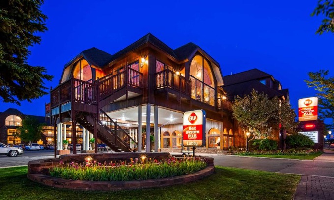 Mackinaw City Hotel | Best Western Plus Dockside Waterfront Inn
