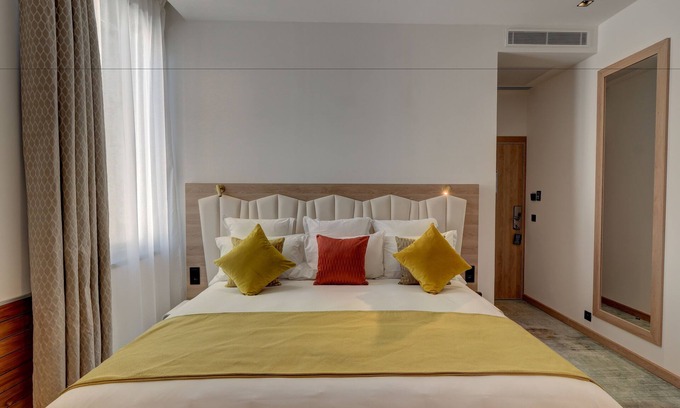 Gares Hotel | Best Western Plus Hotel Comedie Saint-Roch