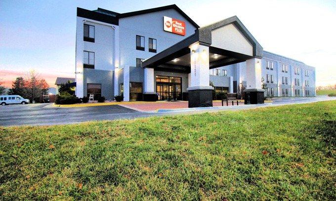 Tarrytown Hotel | Best Western Plus Kansas City Airport-KCI East