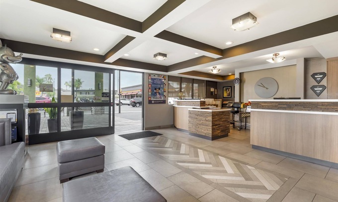 Southwest Anaheim Hotel | Best Western Plus Pavilions