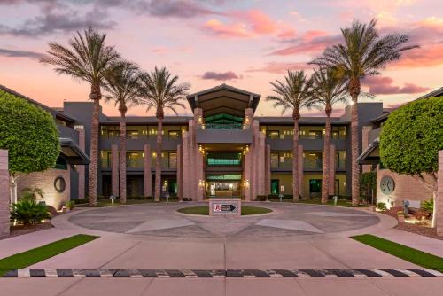 South Scottsdale Hotel | Best Western Plus Sundial