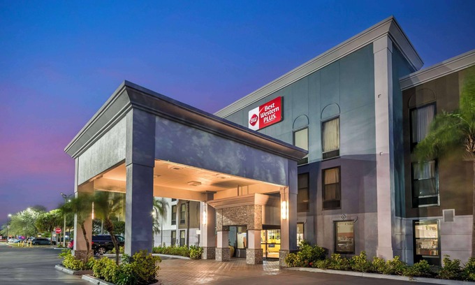 Florida Center Hotel | Best Western Plus Universal Inn