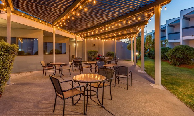 Santa Rosa Hotel | Best Western Plus Wine Country Inn & Suites