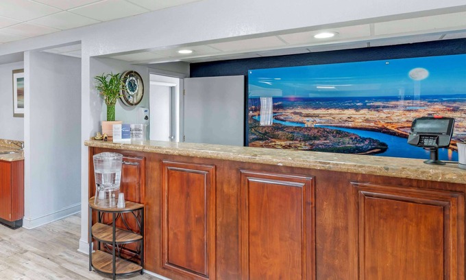Lookout Valley Neighborhood Association Hotel | Best Western Royal Inn
