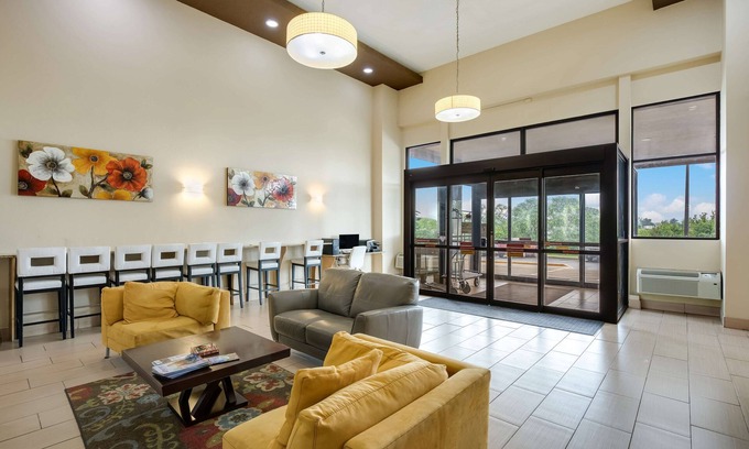 Pewaukee Hotel | Best Western Waukesha Grand