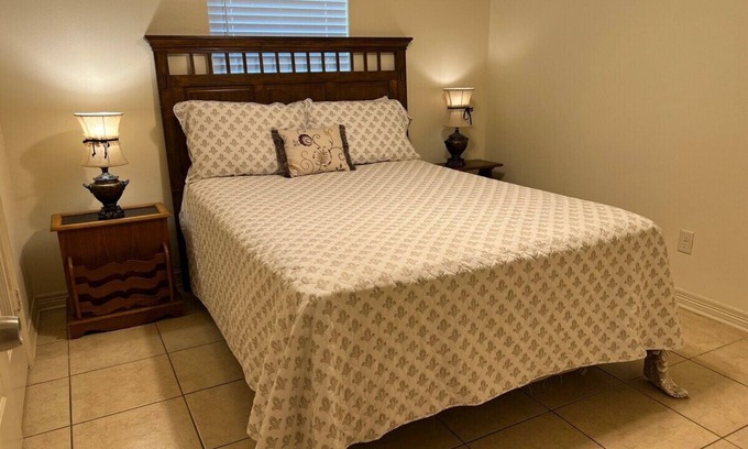 Tyler Apartamento | Beststays@Sunrise Ruby a Duplex, Pet Friendly,Work Crews family nurses @‘
