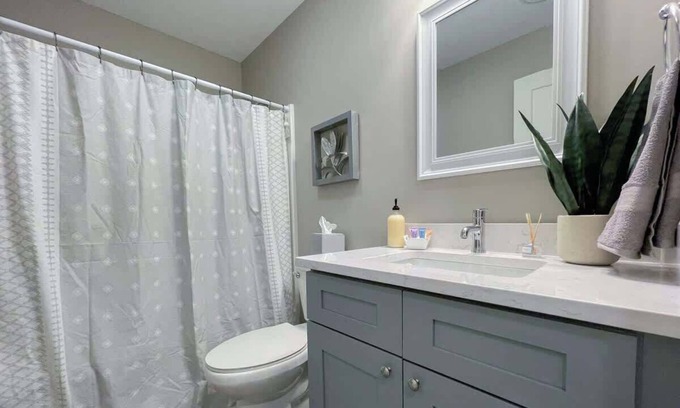 Bettendorf Apartamento | Bettendorf Gem: 3BR Apartment w/ King Suite & Office!
