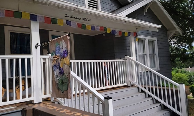 Hickory Casa | "Better Days" Inn / Comfortable 3br 1 Ba / Pet and Kid Friendly / Near Downtown