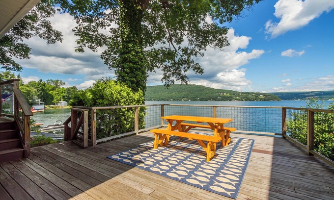 Hammondsport Casa | “Better In Blue” Large Waterfront Home, private parking, Bluff view, dock