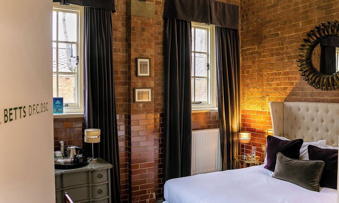 Bicester Casa | Betts Private room at Bicester Heritage