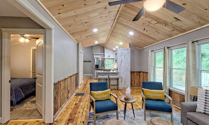 Rabun Gap Casa | Betty's Creek 3/2 Valley Cabin w/Mtn. View & Creek