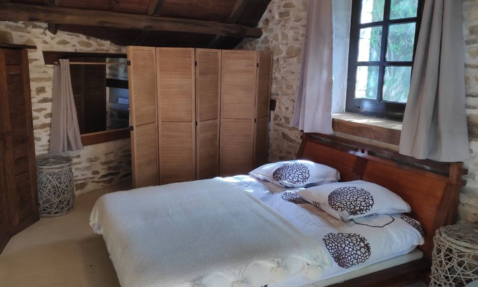 Curvalle Casa | Between charm and relaxation with its jacuzzi.