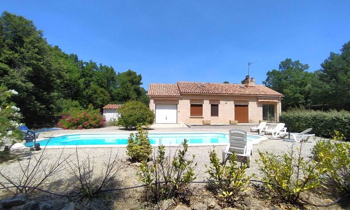 Regusse Casa | Between Land and Lake, a peaceful and perfectly equipped residence.