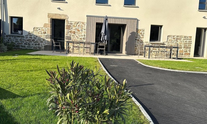 Irodouer Casa | Between St Malo and Rennes, large 12-bed house Chez Yvonne