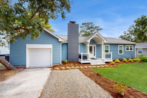 Yaupon Beach Casa | Between the Beach and Breeze