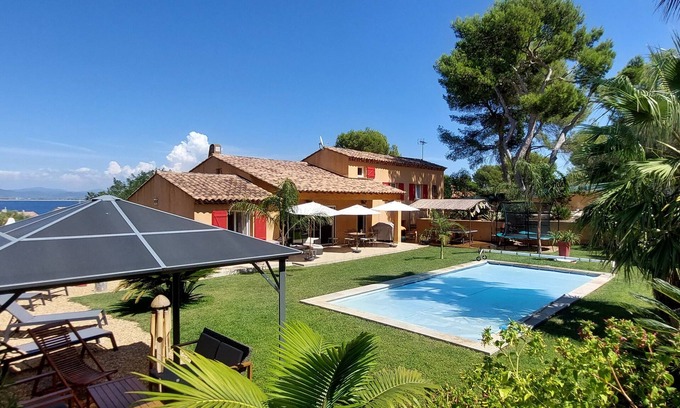 Giens Villa | La Madrague: Calma, Confort, Espacio. Calas, playas, puerto, actividades