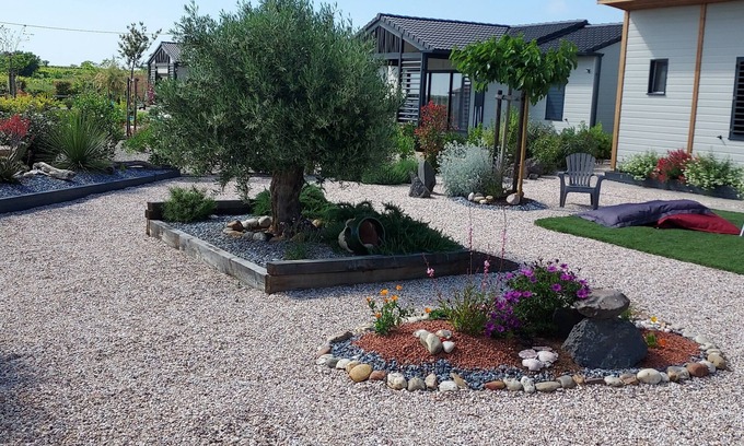 Pomerols Chalet De Esquí | "BETWEEN VINEYARDS AND THAU OYSTER BEDS"