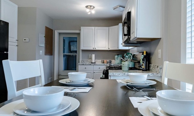 Norton Shores Casa | Betz Bungalow - Norton Shores