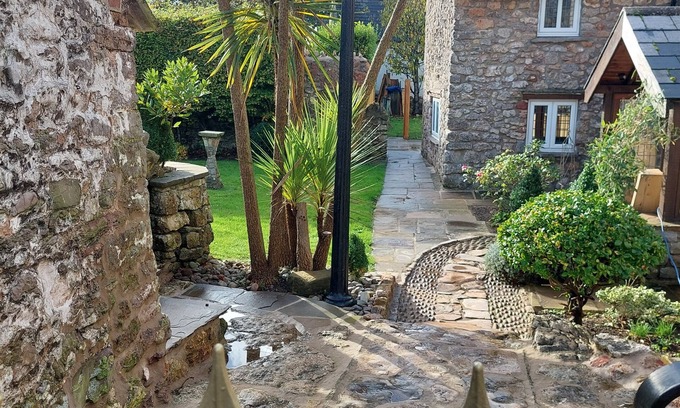 Porthcawl Otro | Beudy Ger Y Mor, Porthcawl A two bedroom annexe attached to a charming farmhouse