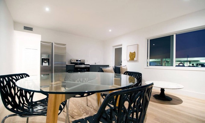 Eastern Shores Condominio | Casa Canal - 4 · Beautiful apart close to beach & shops w/parking