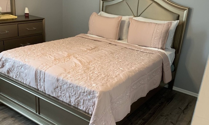 Wayne Condominio | Beutifull furniture condo less than a mile from king of Prussia mall