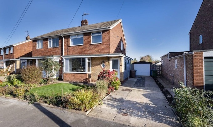 Beverley Casa | Beverley- Parking|Families|contractors|Racecourse