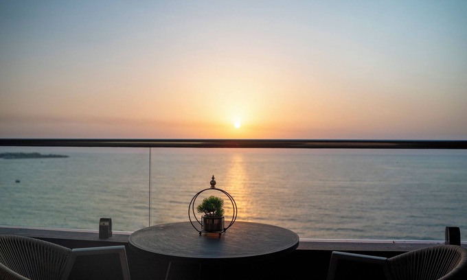 Haret Sakher Hotel | Beverly Beach Hotel