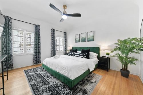 Beverly Grove Apartamento | Beverly Hills Stylish & Central 1 BR Apt + Parking