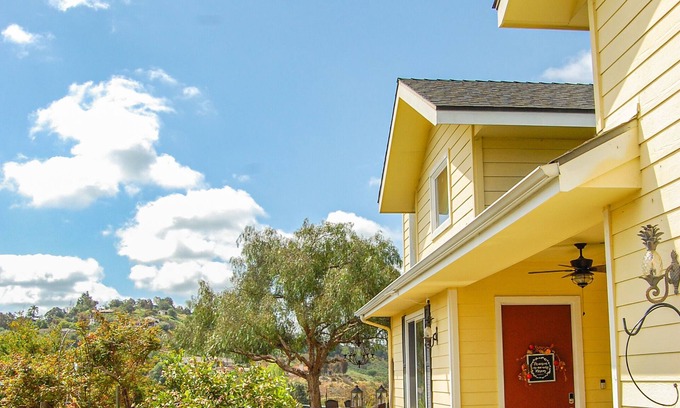 Fallbrook Casa | Beverly's Hilltop Retreat