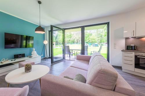 Krakow am See Apartamento | Bewusstsein - Modernes Apartment mit Terrasse, Walk-In-Dusche & Wellnesszugang