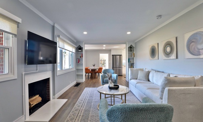 Columbus Casa | Bexley Park Modern Retreat House
