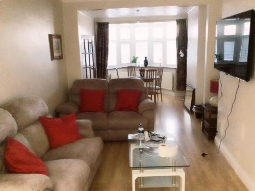 Barnehurst Casa | Bexleyheath Town Centre Four bedrooms, Five Beds House