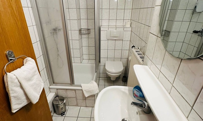 Rath Casa | BFF Airport Messe dormitory/double room Short distances to the airport, PSD Dome and trade fair.
