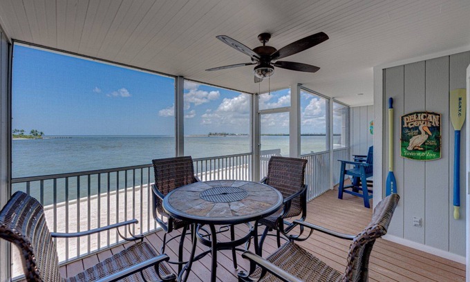 Gasparilla Island Condominio | BG North 54, a charming 2-bedroom condo in Boca Grande with stunning Gulf views.