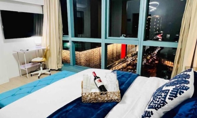 Pinagsama Condominio | BGC Luxury Condo - Pool & Wi-Fi - Suite 14