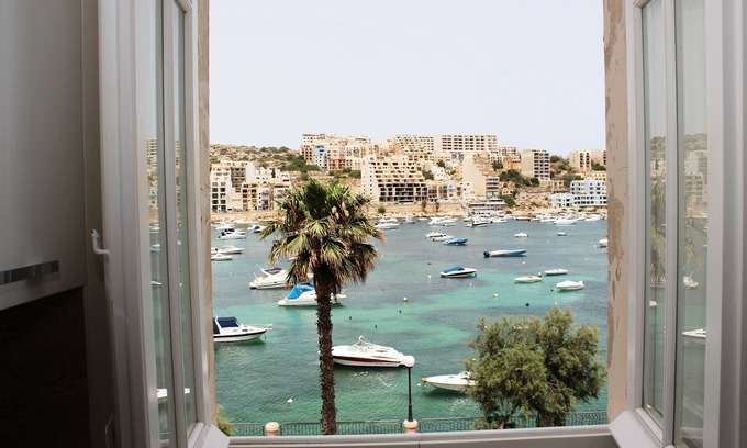 St. Paul's Bay Apartamento | BH2 - Frente al mar 3 dormitorios apt. - St Paul`s Bay, terraza trasera