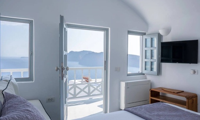 Kamari Apartamento | BH613 - C - Suite Santorini