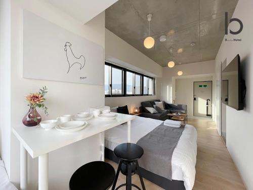 Hiroshima City Centre Apartamento | bHOTEL Nekoyard - Quiet Studio, 5 Min to Peace Park & City Center