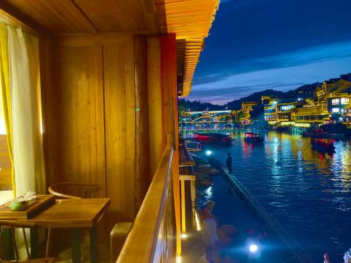 Fenghuang Casa | Bian Cheng Xing Zi Inn