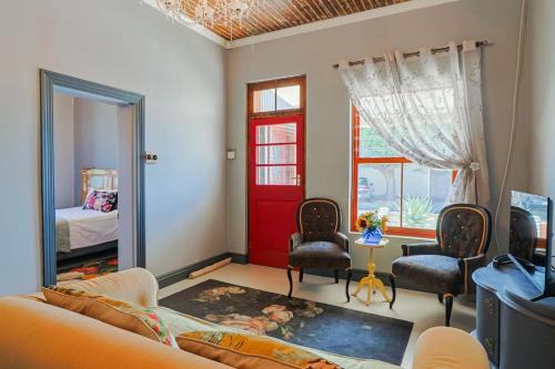 Kleinmond Casa | Bietjie Sjiek - cozy stay, big breakaway