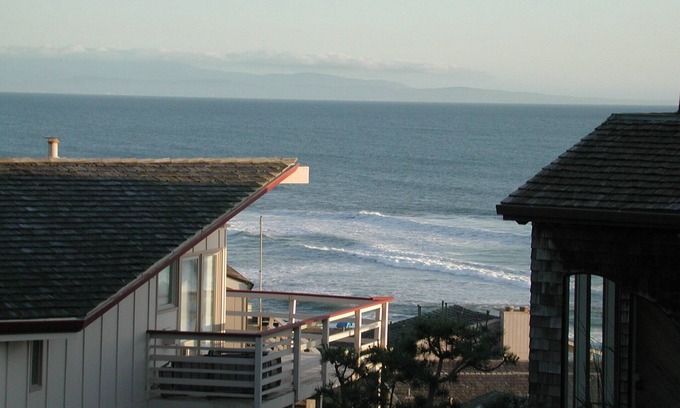 La Selva Beach Casa | Grande y brillante, pasos a la arena, vista al mar y capacidad para 8+